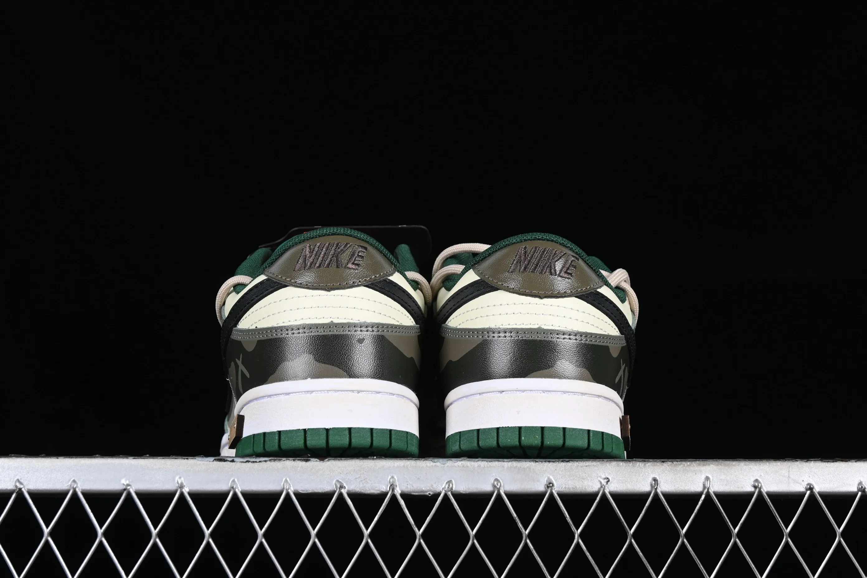 All Categories Nk SB Dunk Series Nk SB Dunk Low Low-top sneakers Nk Dunk Low Panda Prank Jungle Crossing Wilderness Ore Morandi Army Green Retro SB Strap Low-top Casual Shoes DD1391-300